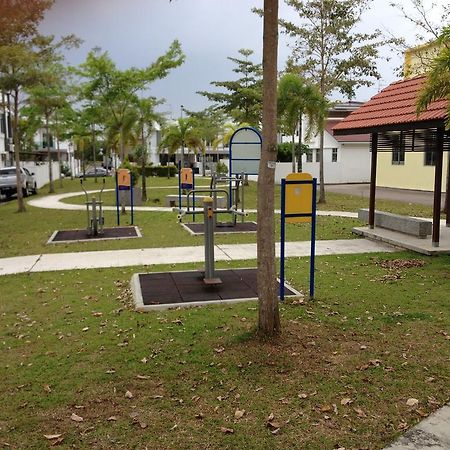Comfort Holiday Home @ Bukit Indah Johor Bahru Esterno foto